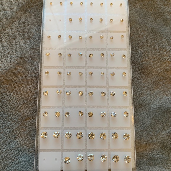 Earring Studs - Picture 2 of 2